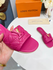 LV 26S MARE FLAT MULES IN PINK CALFSKIN