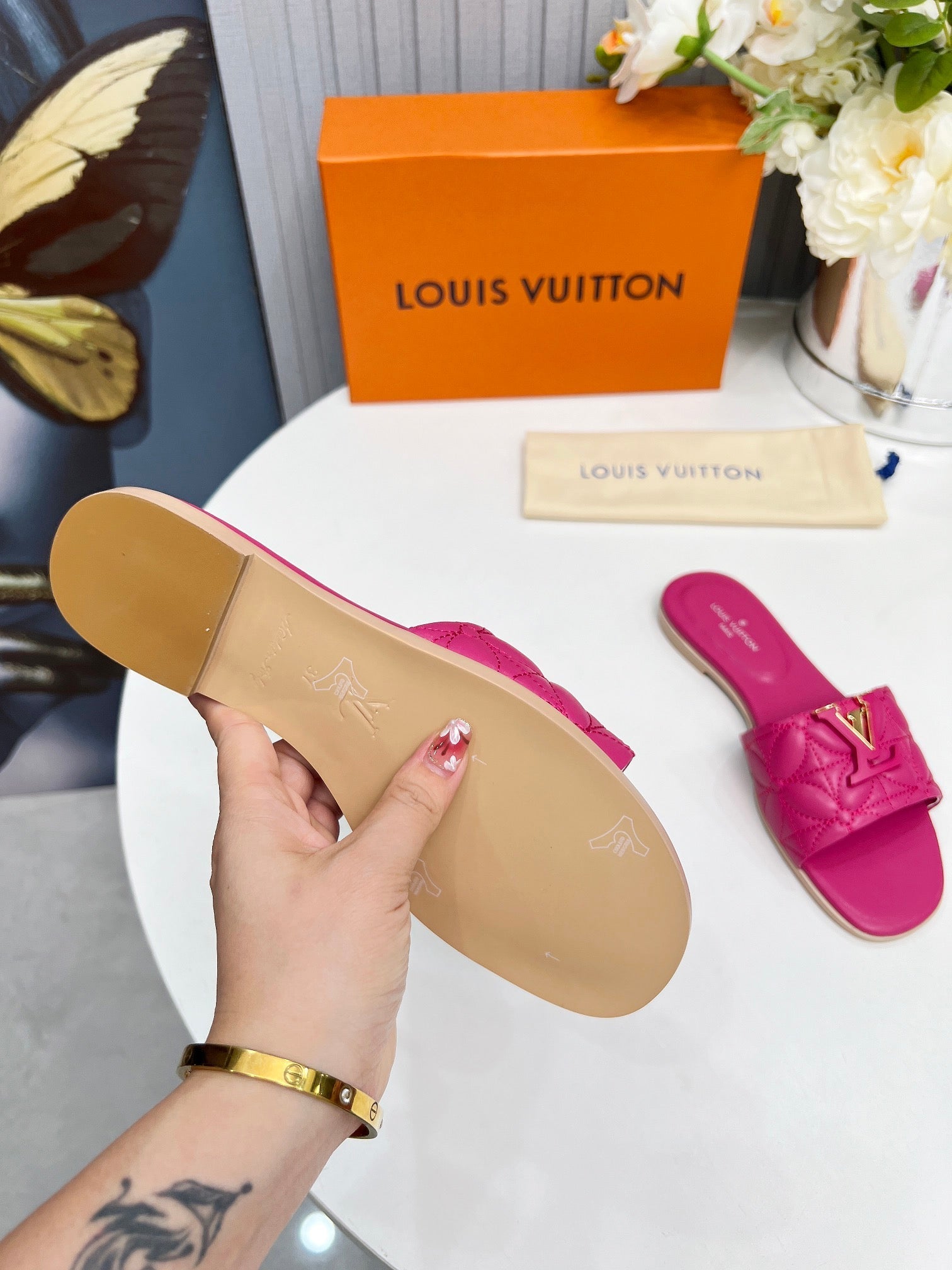 LV 26S MARE FLAT MULES IN PINK CALFSKIN