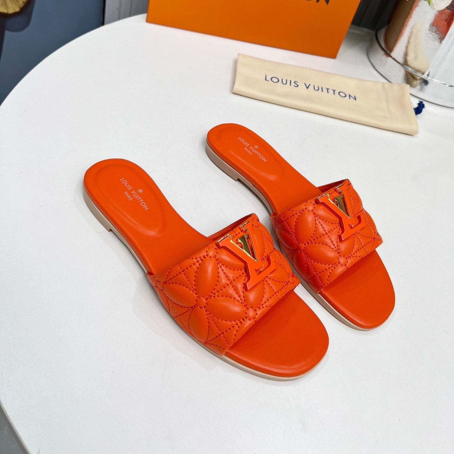 LV 26S MARE FLAT MULES IN ORANGE CALFSKIN