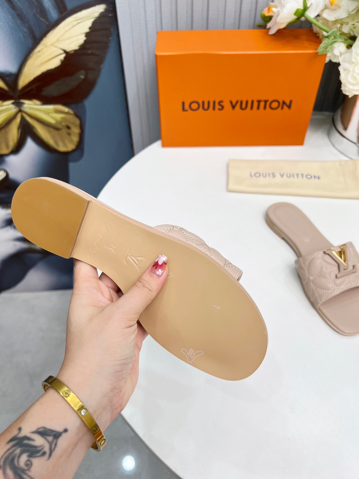 LV 26S MARE FLAT MULES IN DARK BEIGE CALFSKIN