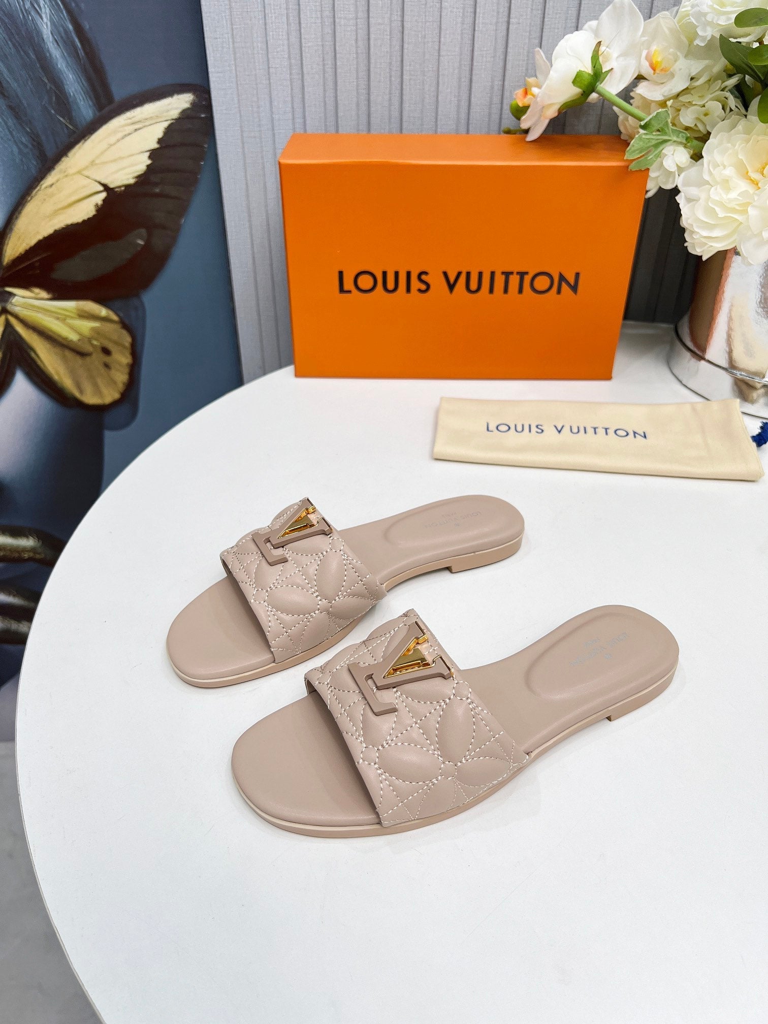 LV 26S MARE FLAT MULES IN DARK BEIGE CALFSKIN