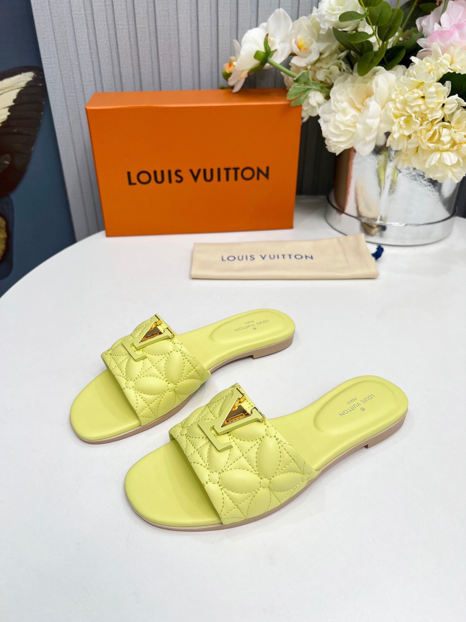 LV 26S MARE FLAT MULES IN LIGHT YELLOW CALFSKIN