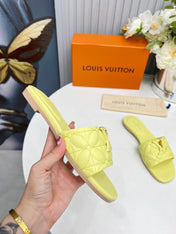 LV 26S MARE FLAT MULES IN LIGHT YELLOW CALFSKIN