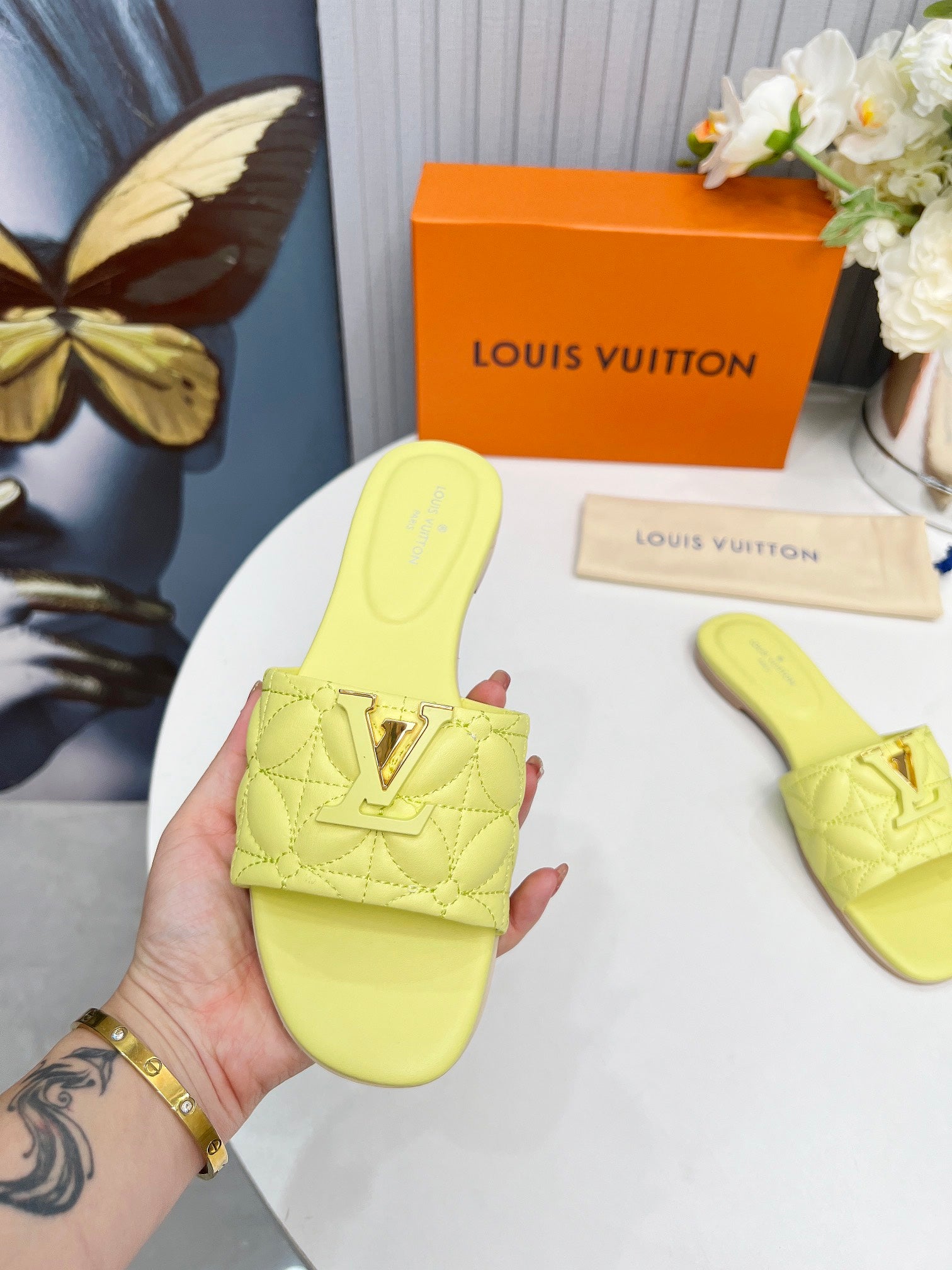 LV 26S MARE FLAT MULES IN LIGHT YELLOW CALFSKIN