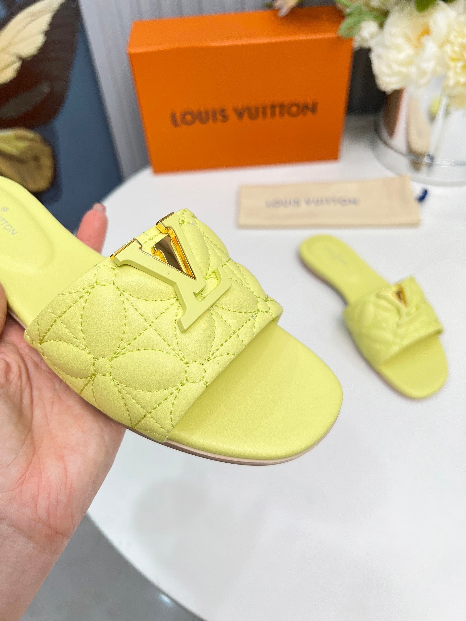 LV 26S MARE FLAT MULES IN LIGHT YELLOW CALFSKIN