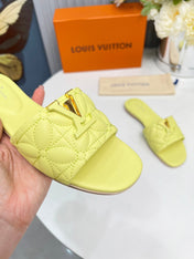 LV 26S MARE FLAT MULES IN LIGHT YELLOW CALFSKIN