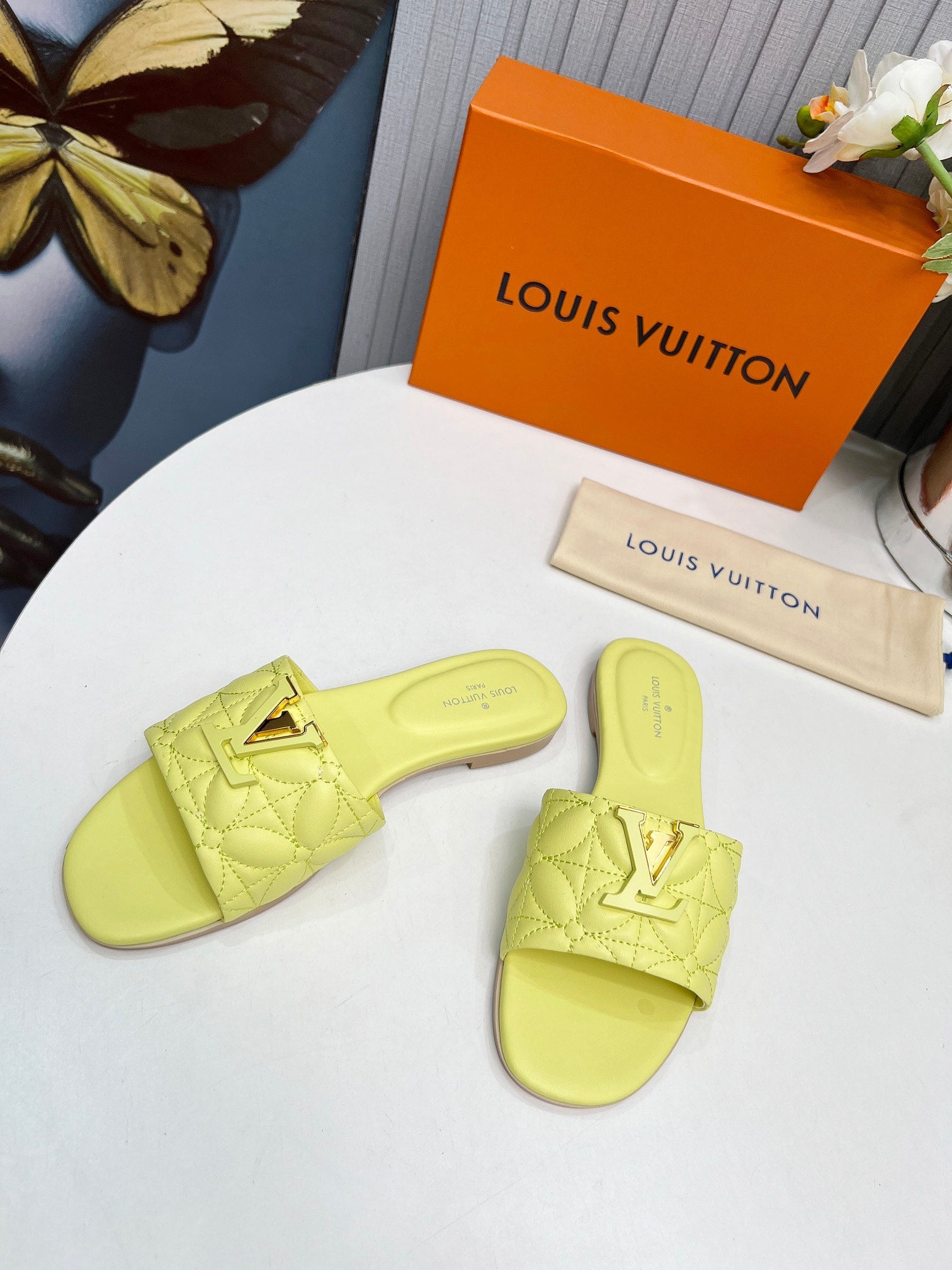 LV 26S MARE FLAT MULES IN LIGHT YELLOW CALFSKIN