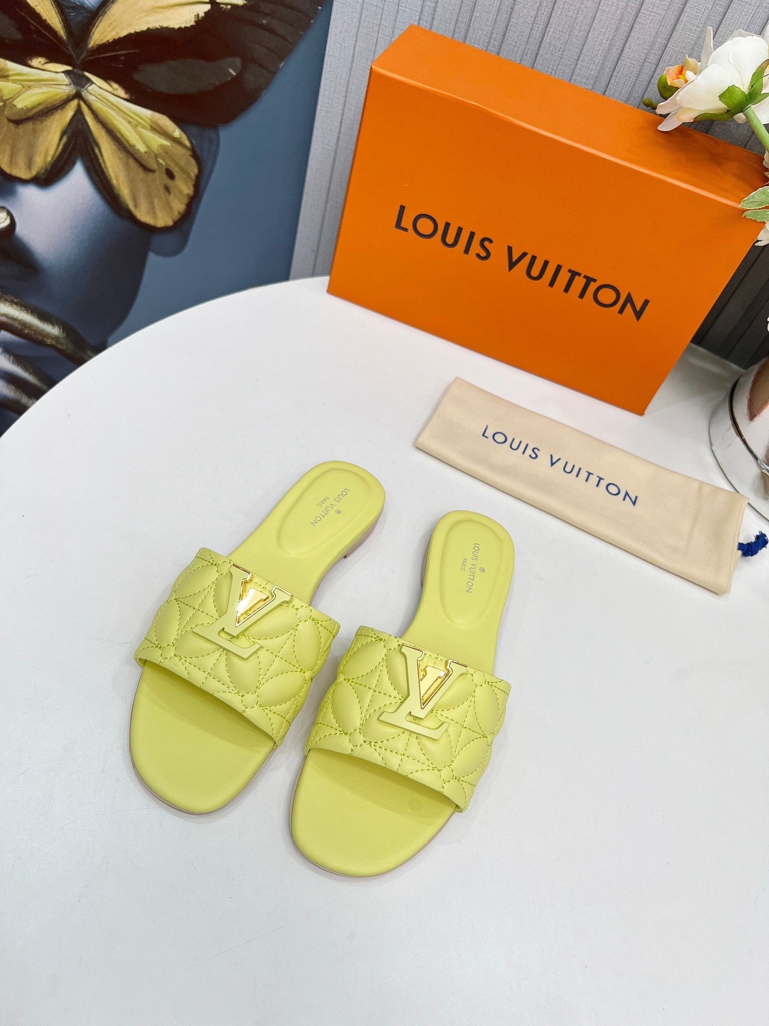 LV 26S MARE FLAT MULES IN LIGHT YELLOW CALFSKIN