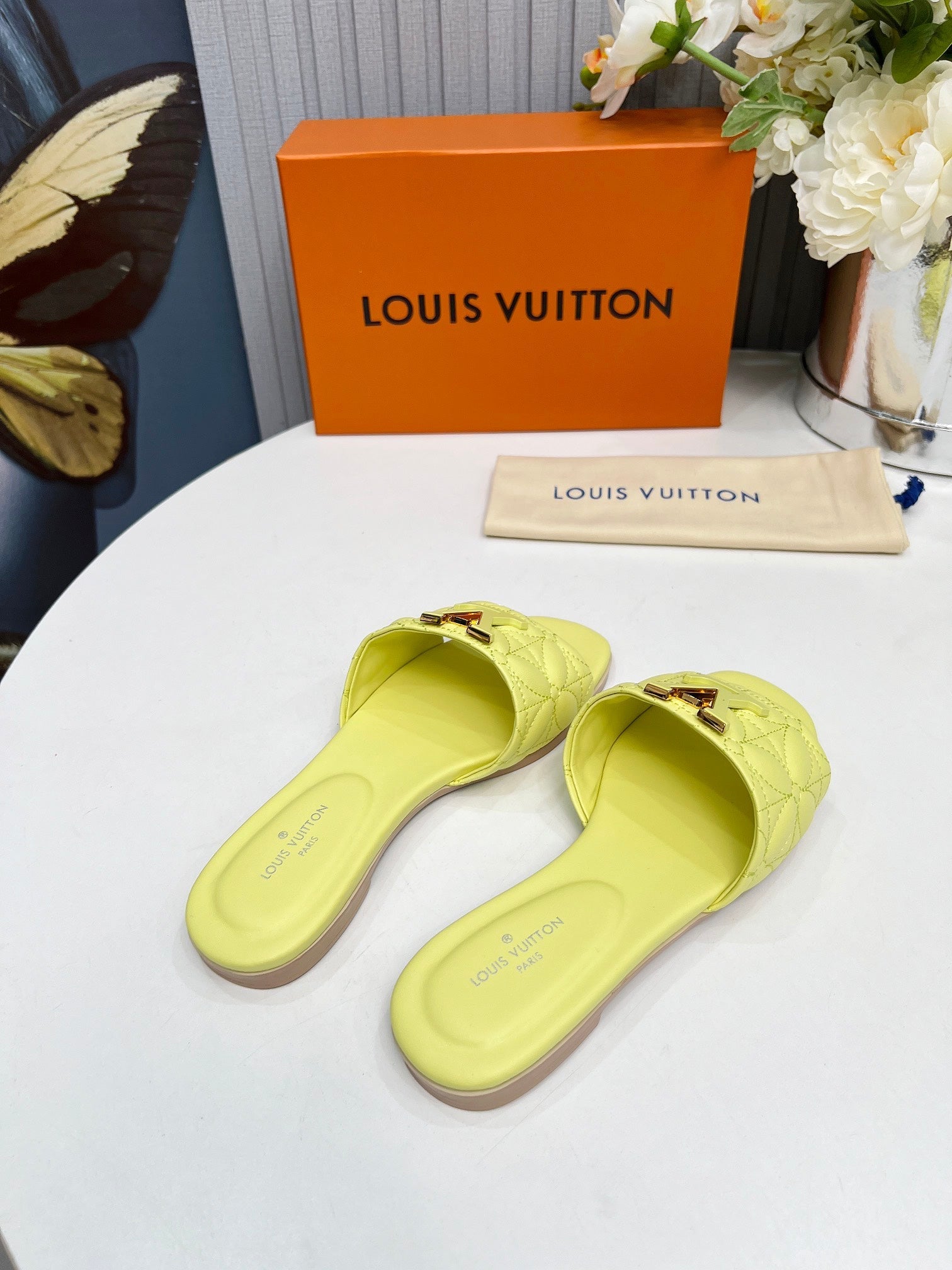 LV 26S MARE FLAT MULES IN LIGHT YELLOW CALFSKIN