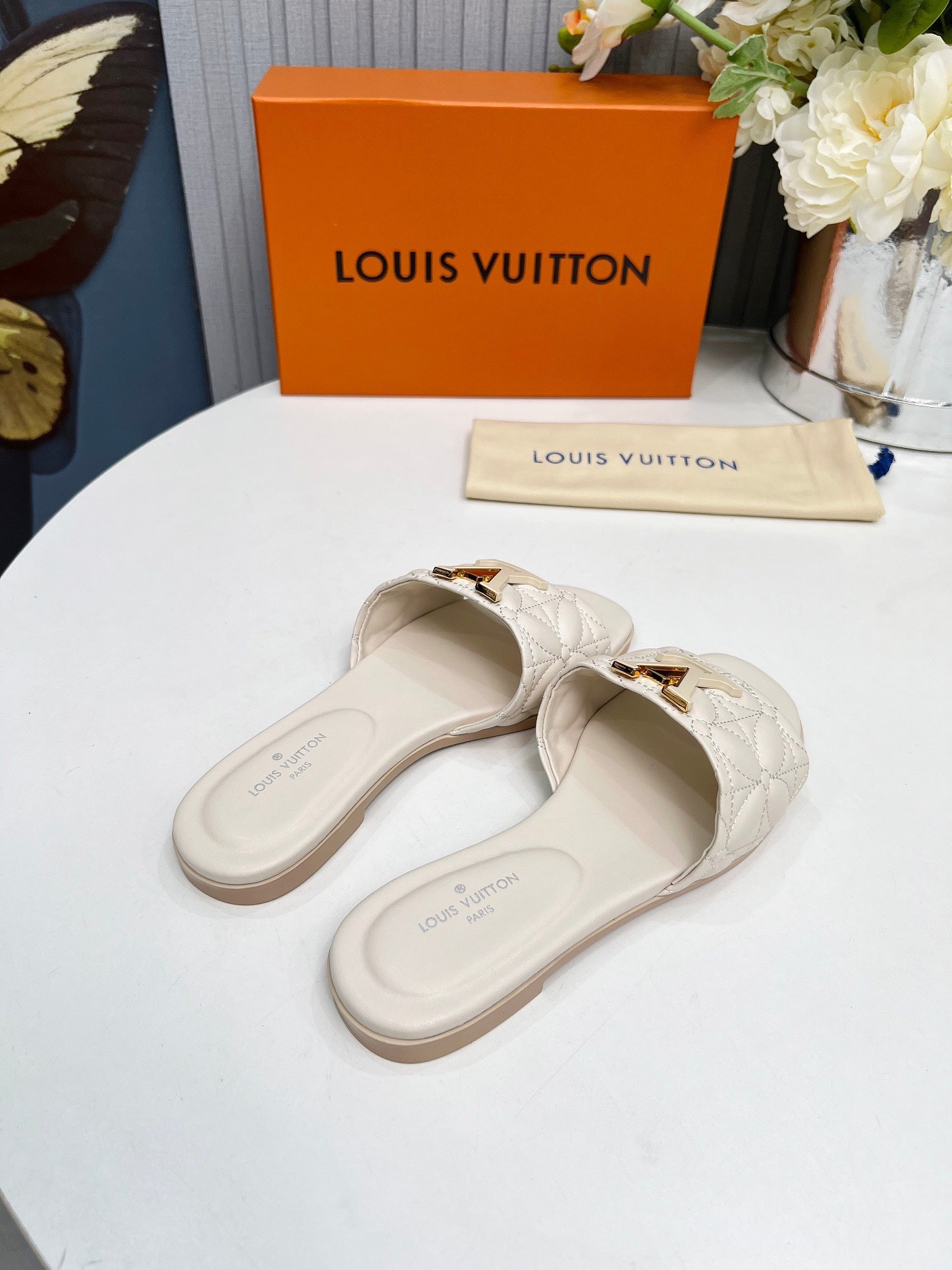 LV 26S MARE FLAT MULES IN IVORY BEIGE CALFSKIN