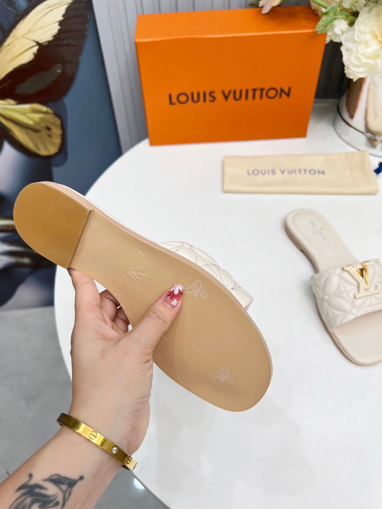 LV 26S MARE FLAT MULES IN IVORY BEIGE CALFSKIN