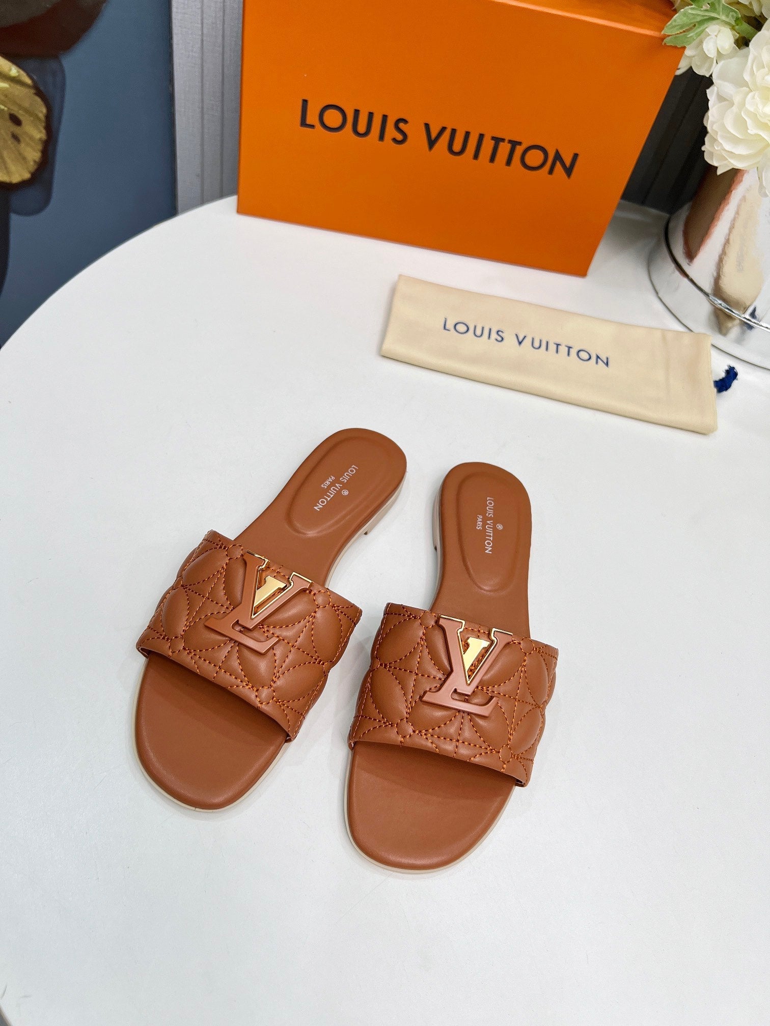 LV 26S MARE FLAT MULES IN BROWN CALFSKIN