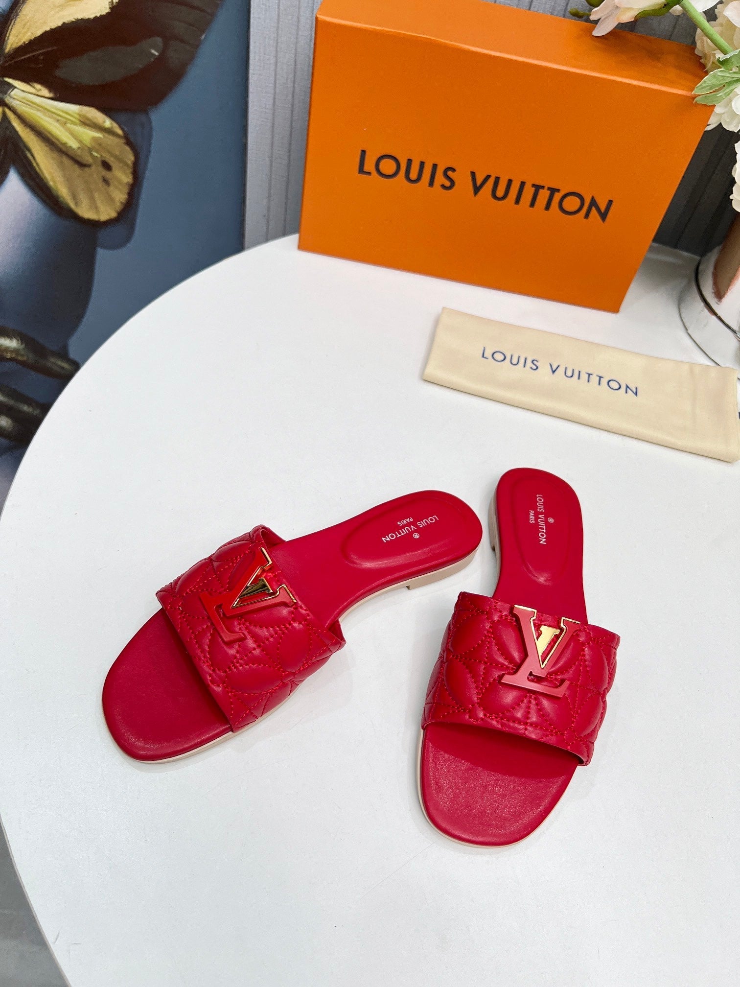 LV 26S MARE FLAT MULES IN RED CALFSKIN