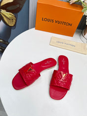 LV 26S MARE FLAT MULES IN RED CALFSKIN