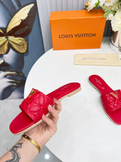 LV 26S MARE FLAT MULES IN RED CALFSKIN