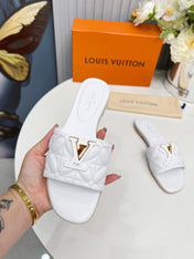 LV 26S MARE FLAT MULES IN WHITE CALFSKIN