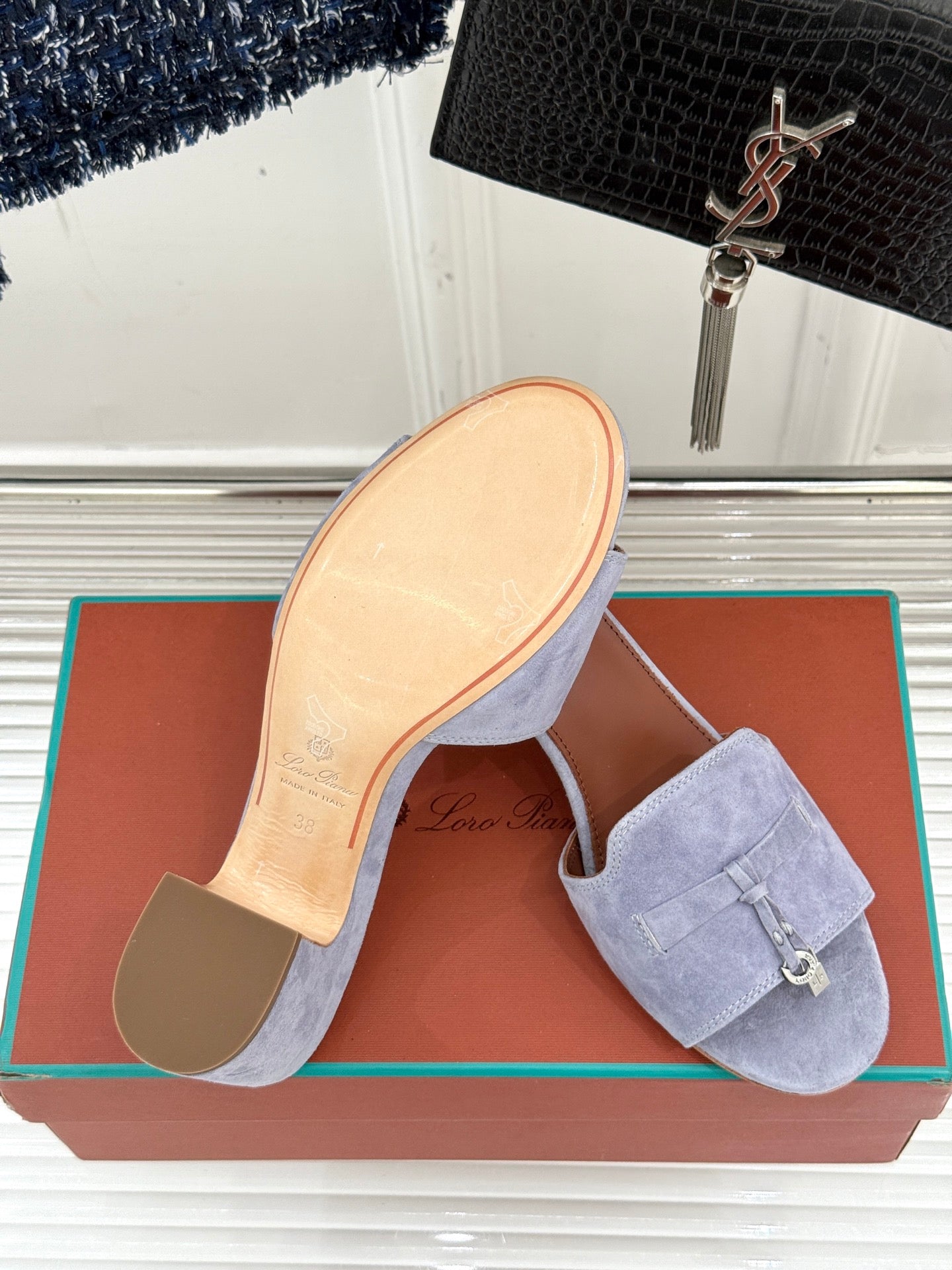 HIGH HEELS IN GREY SUEDE  AND LAMBSKIN