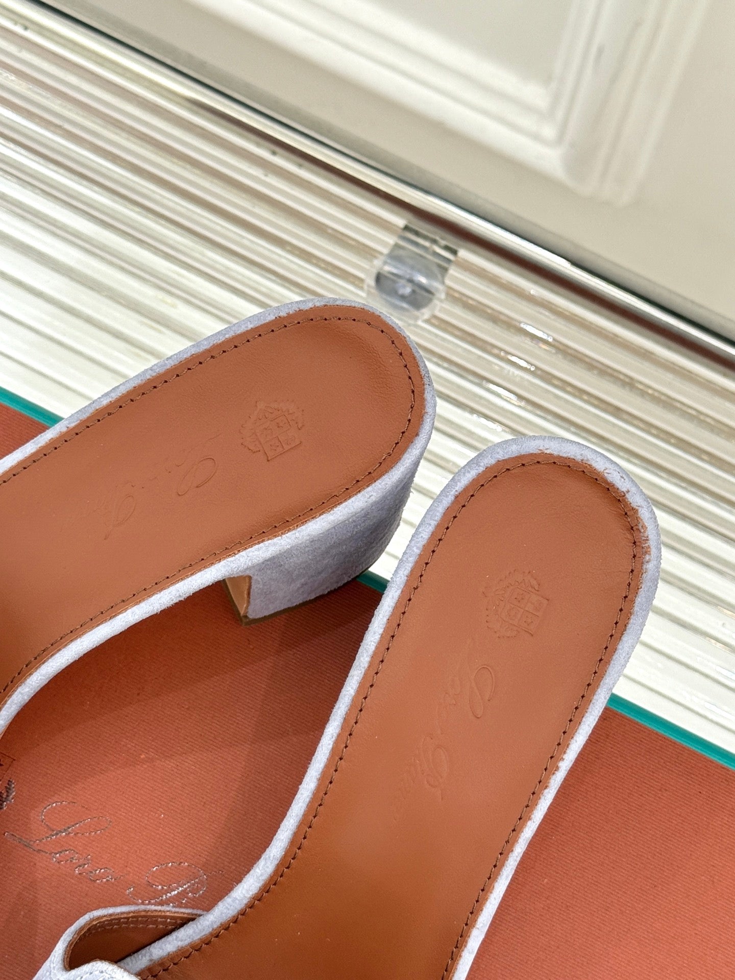 HIGH HEELS IN GREY SUEDE  AND LAMBSKIN