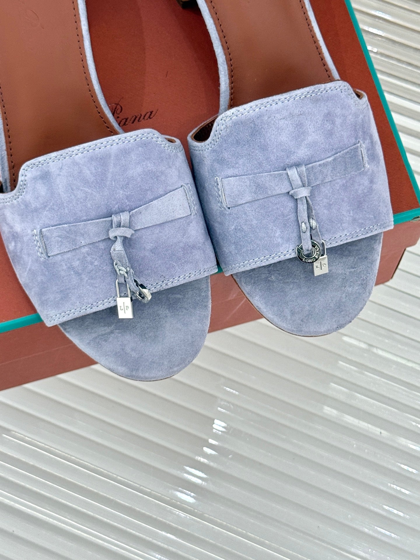 HIGH HEELS IN GREY SUEDE  AND LAMBSKIN