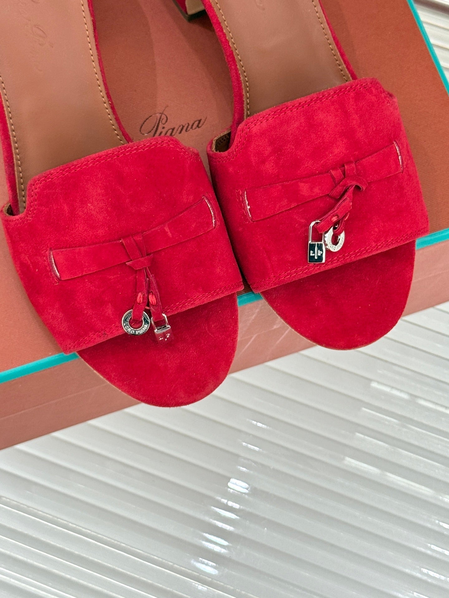 HIGH HEELS IN RED SUEDE AND LAMBSKIN