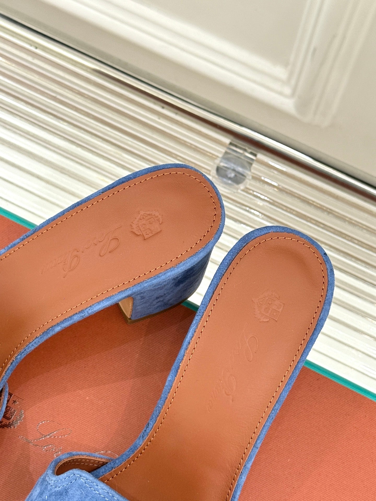 HIGH HEELS IN BLUE SUEDE AND LAMBSKIN