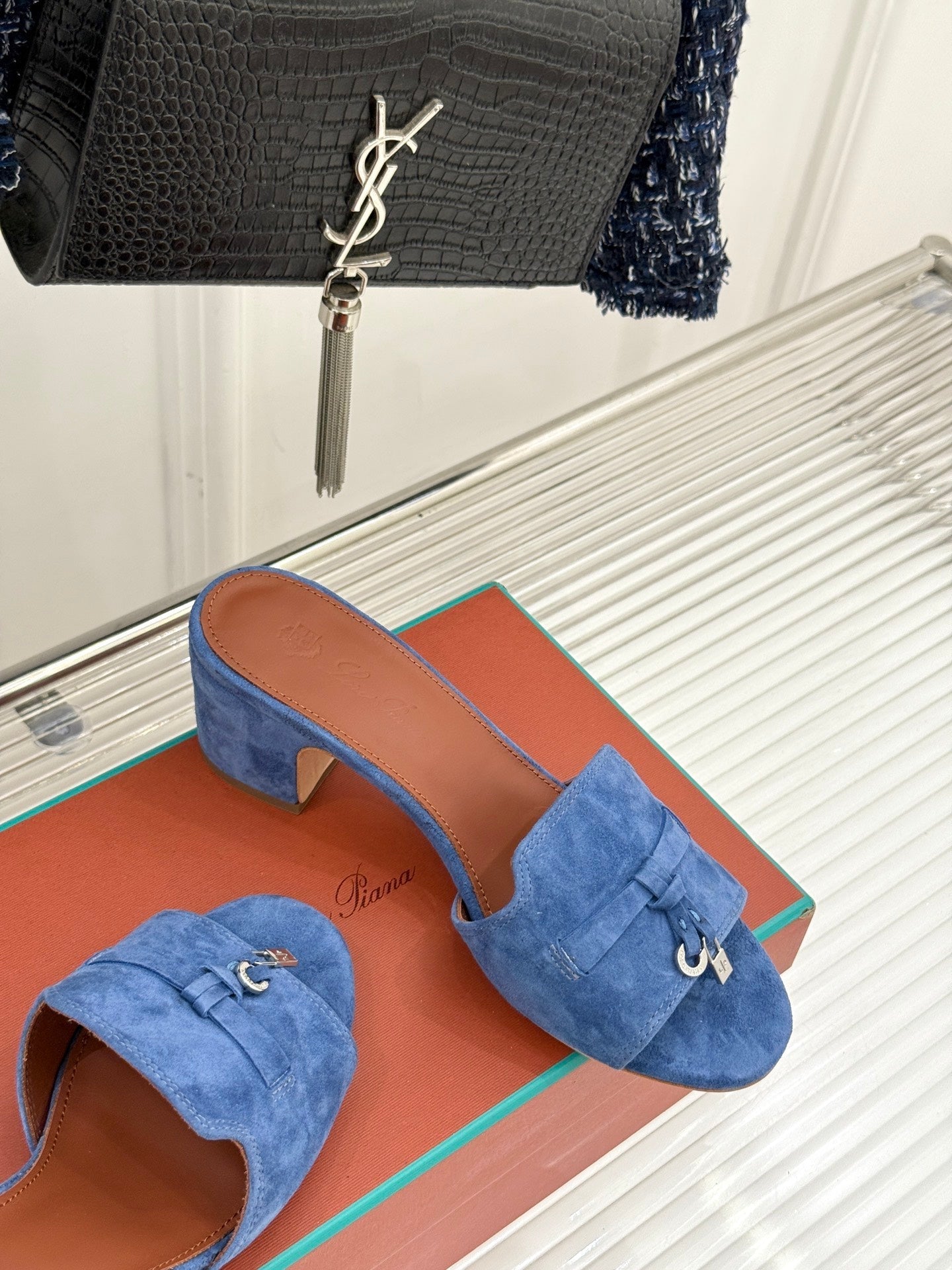 HIGH HEELS IN BLUE SUEDE AND LAMBSKIN