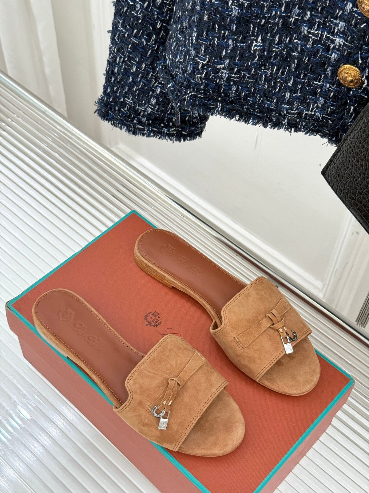 FLAT SANDALS IN BROWN SUEDE AND LAMBSKIN