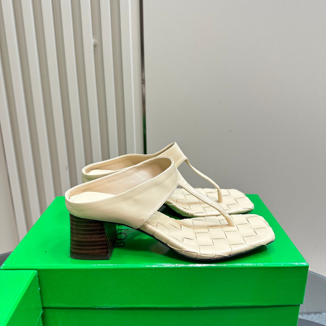 MARELLA THONG IN BISQUE BEIGE LEATHER WITH SIGNATURE INTRECCIATO INSOLE 55 MM