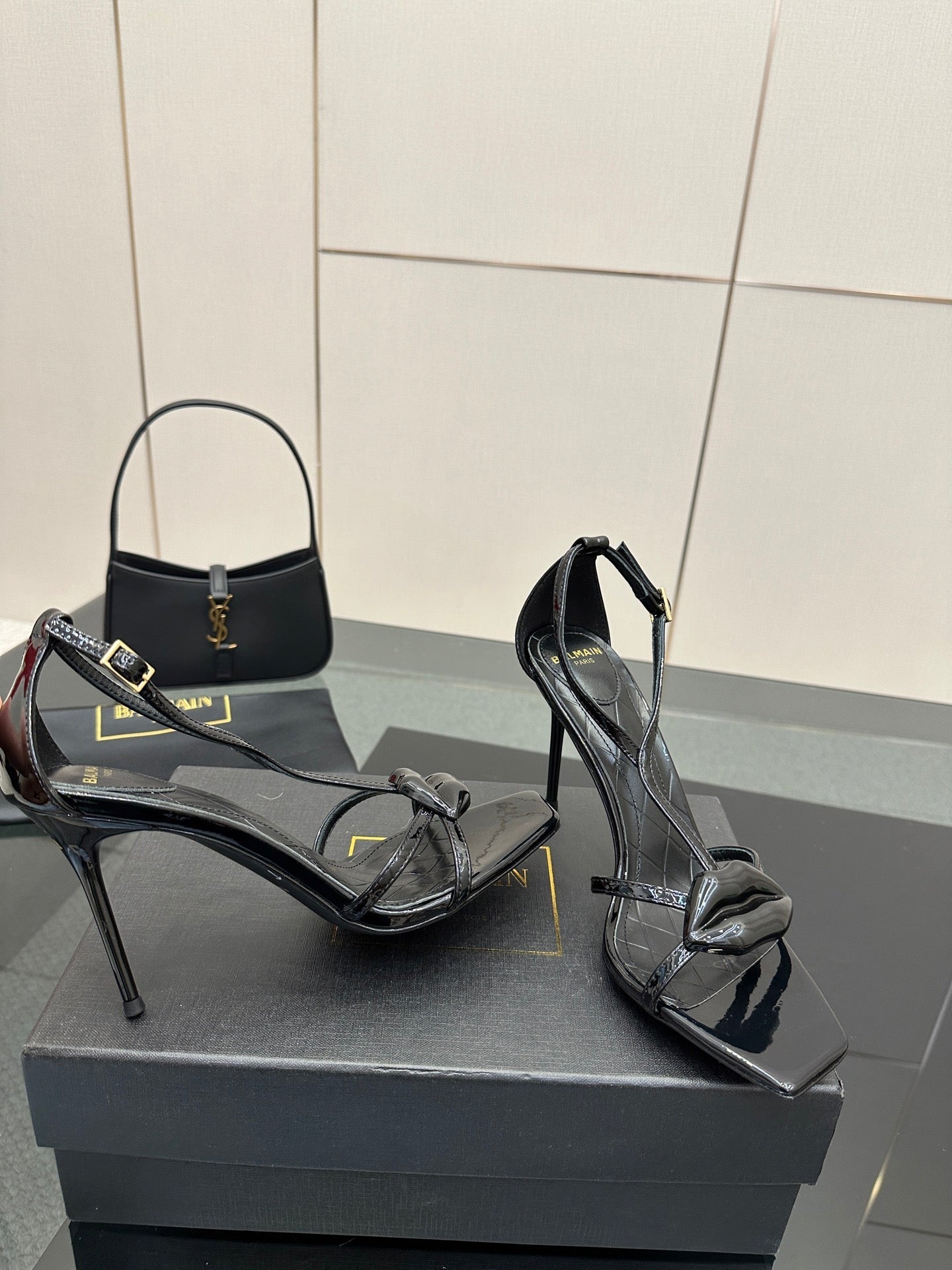 BALMAIN 25S LIPS SANDALS 10 IN BLACK CALFSKIN