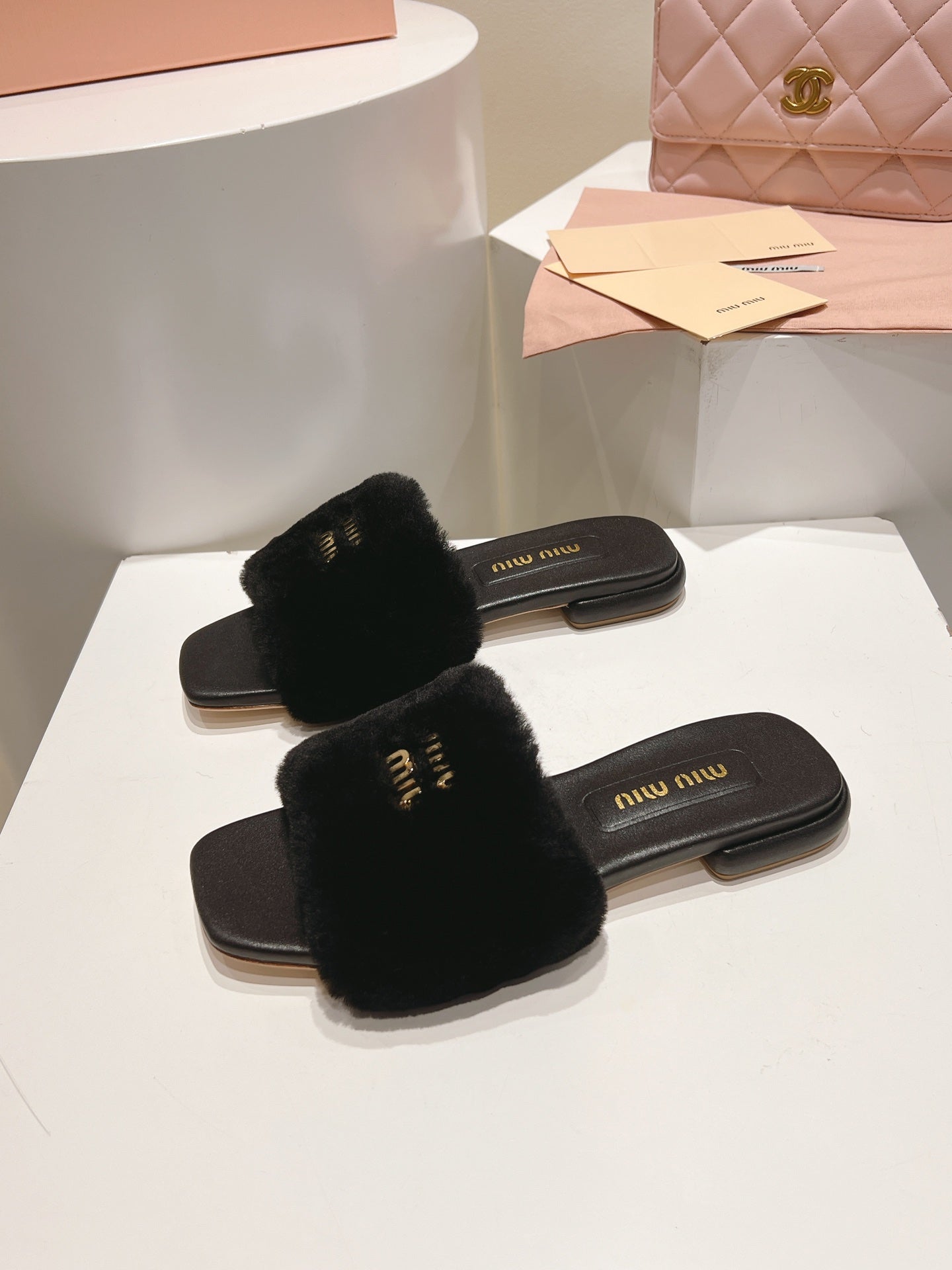 MIUMIU 26S SQUARE-TOE SANDALS IN BLACK SHEARLING AND LEATHER