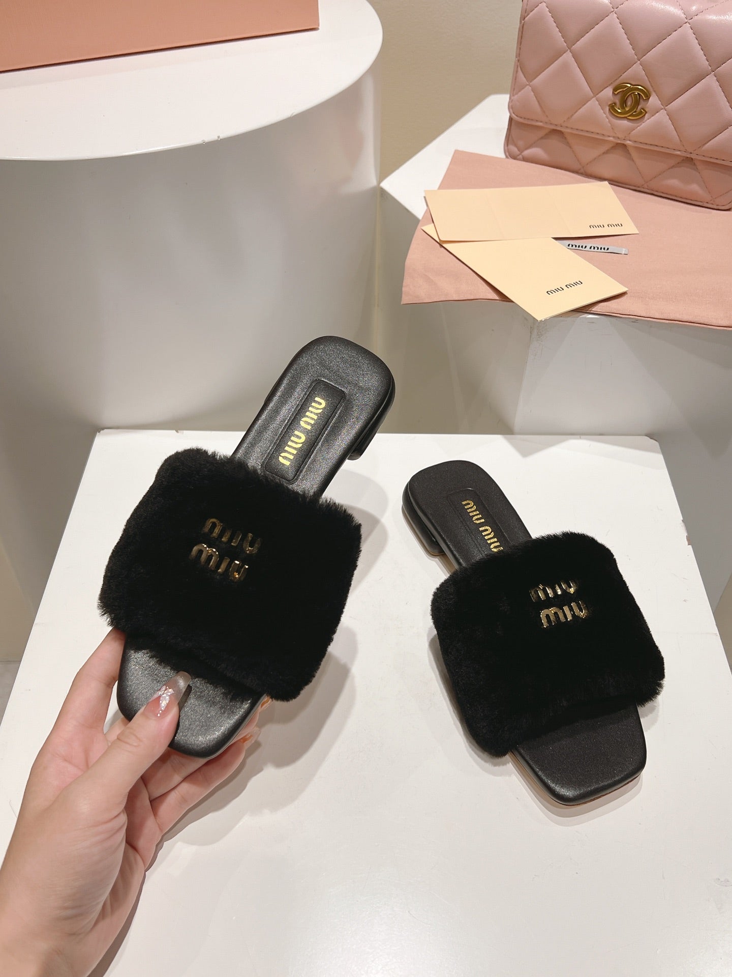 MIUMIU 26S SQUARE-TOE SANDALS IN BLACK SHEARLING AND LEATHER