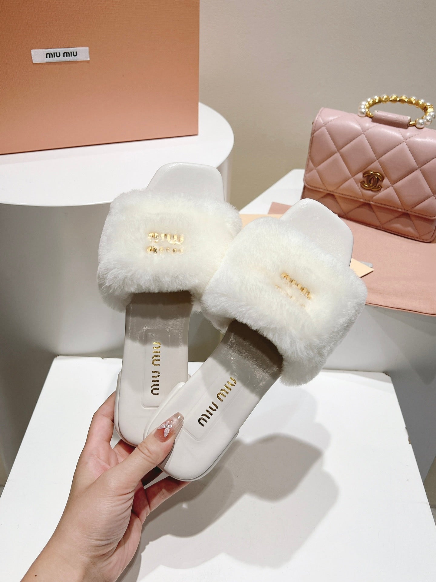 MIUMIU 26S SQUARE-TOE SANDALS IN CREAM WHITE SHEARLING AND LEATHER