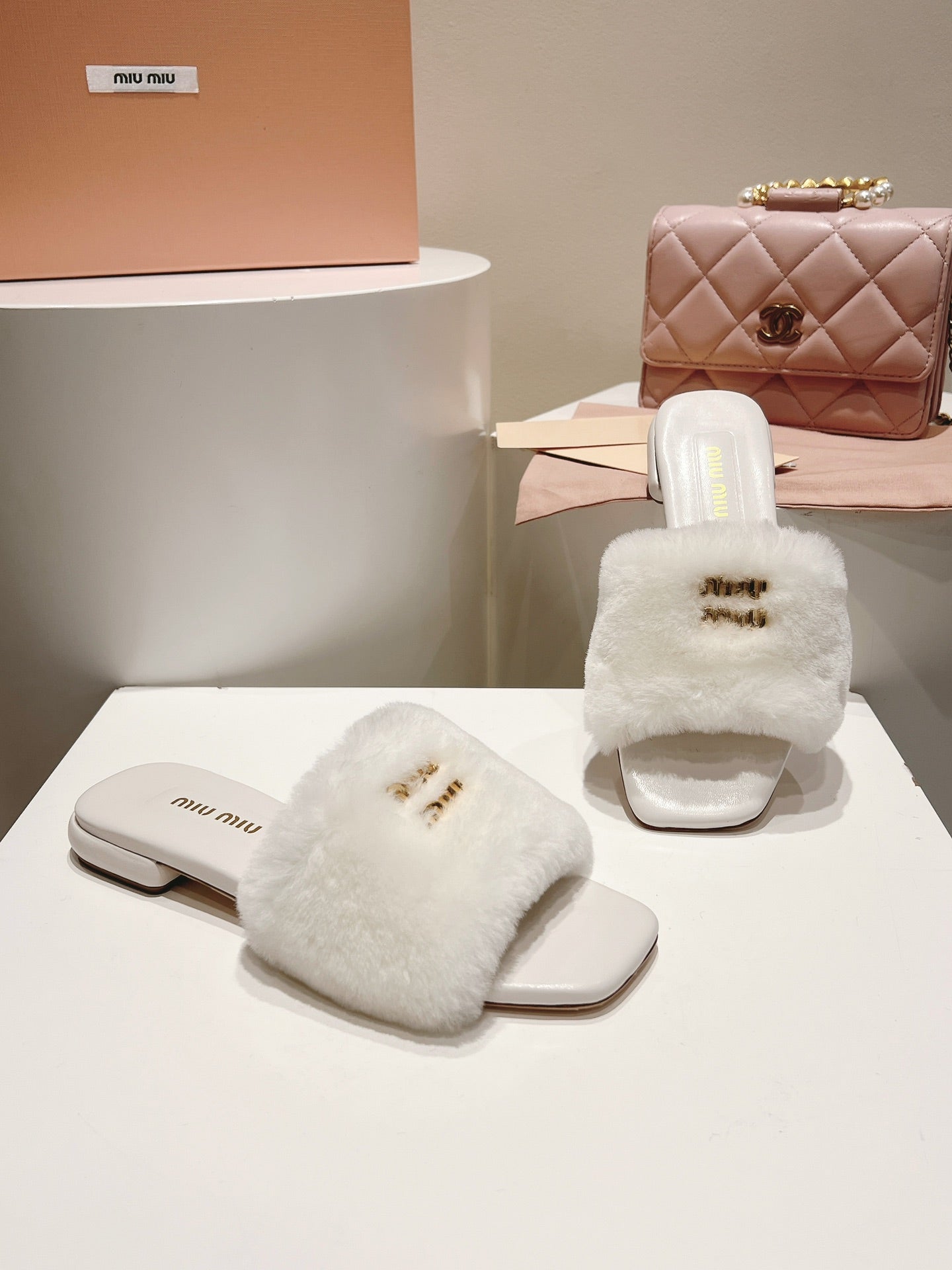 MIUMIU 26S SQUARE-TOE SANDALS IN CREAM WHITE SHEARLING AND LEATHER