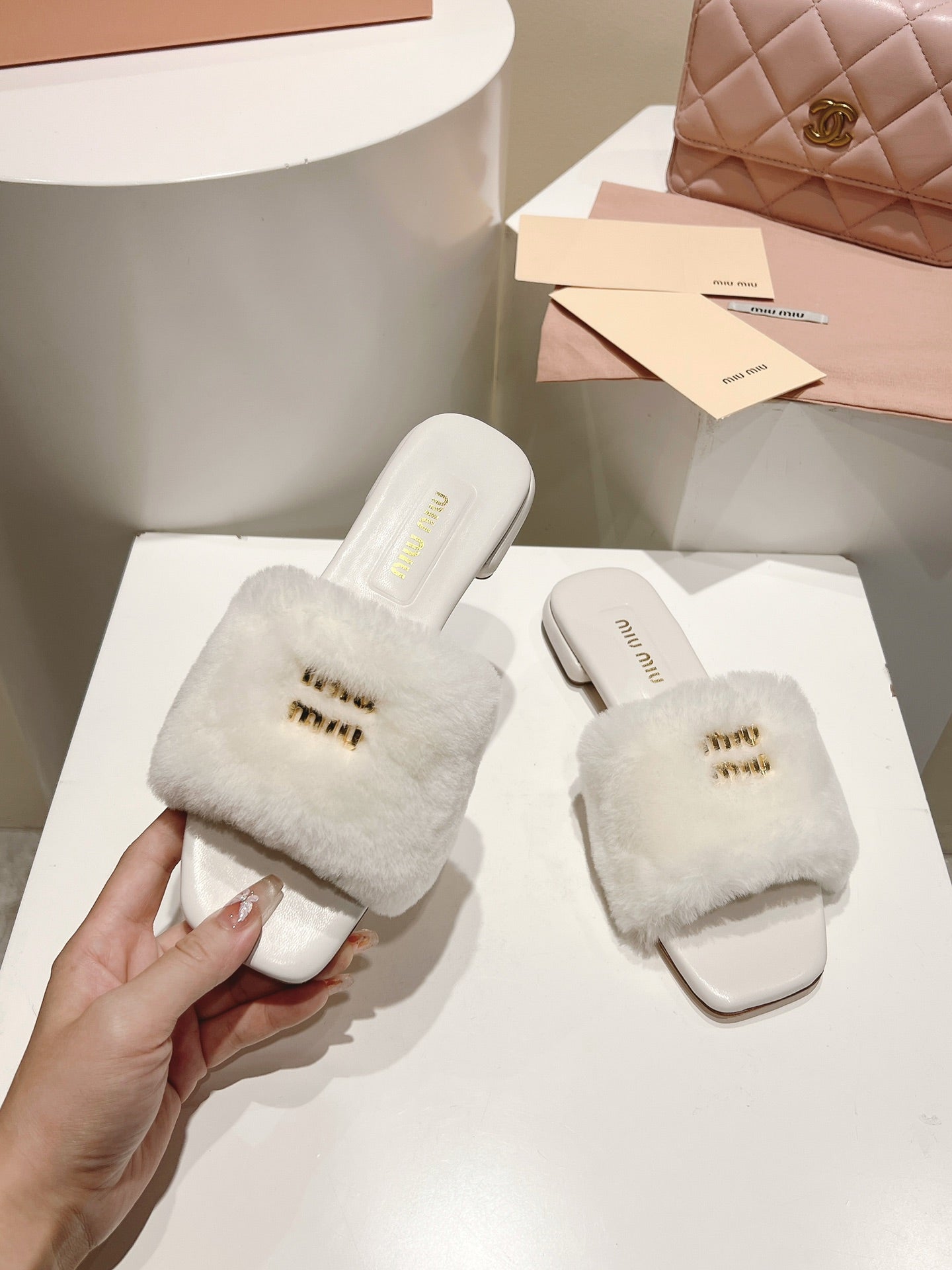 MIUMIU 26S SQUARE-TOE SANDALS IN CREAM WHITE SHEARLING AND LEATHER