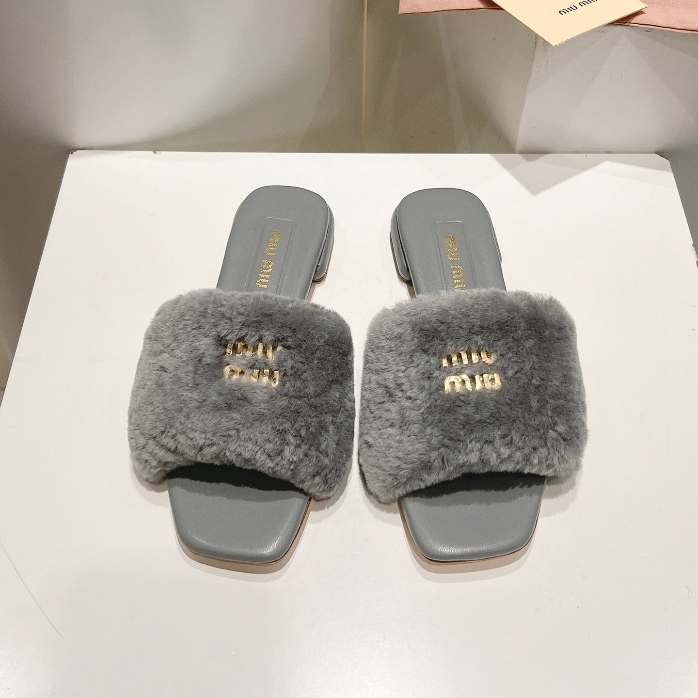 MIUMIU 26S SQUARE-TOE SANDALS IN GREY SHEARLING AND LEATHER