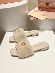 MIUMIU 26S SQUARE-TOE SANDALS IN CREAM BEIGE SHEARLING AND LEATHER