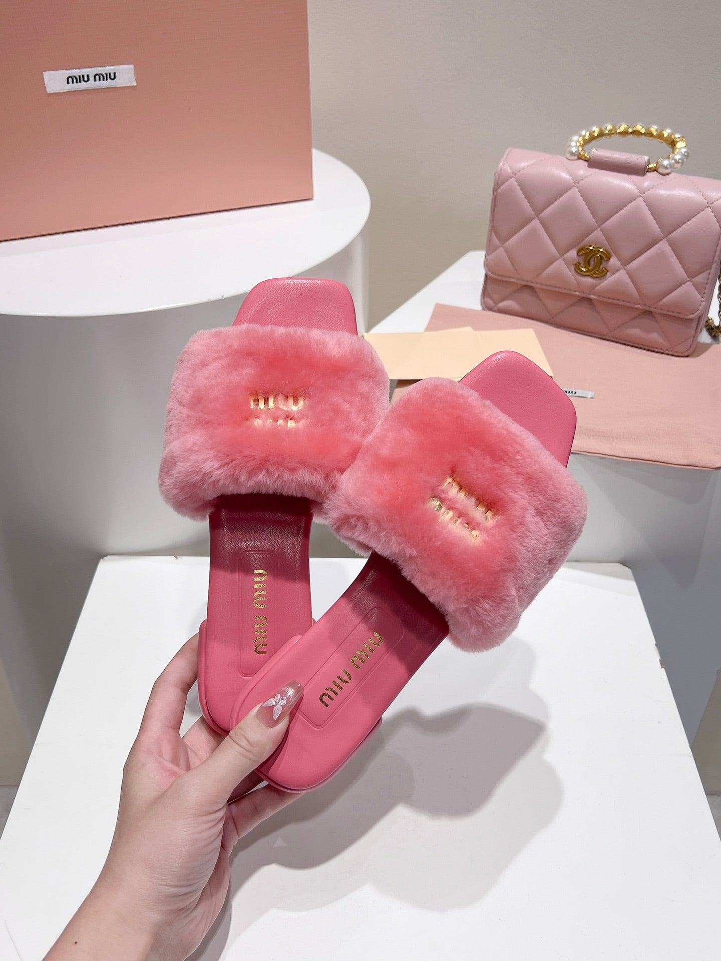 MIUMIU 26S SQUARE-TOE SANDALS IN PINK SHEARLING AND LEATHER
