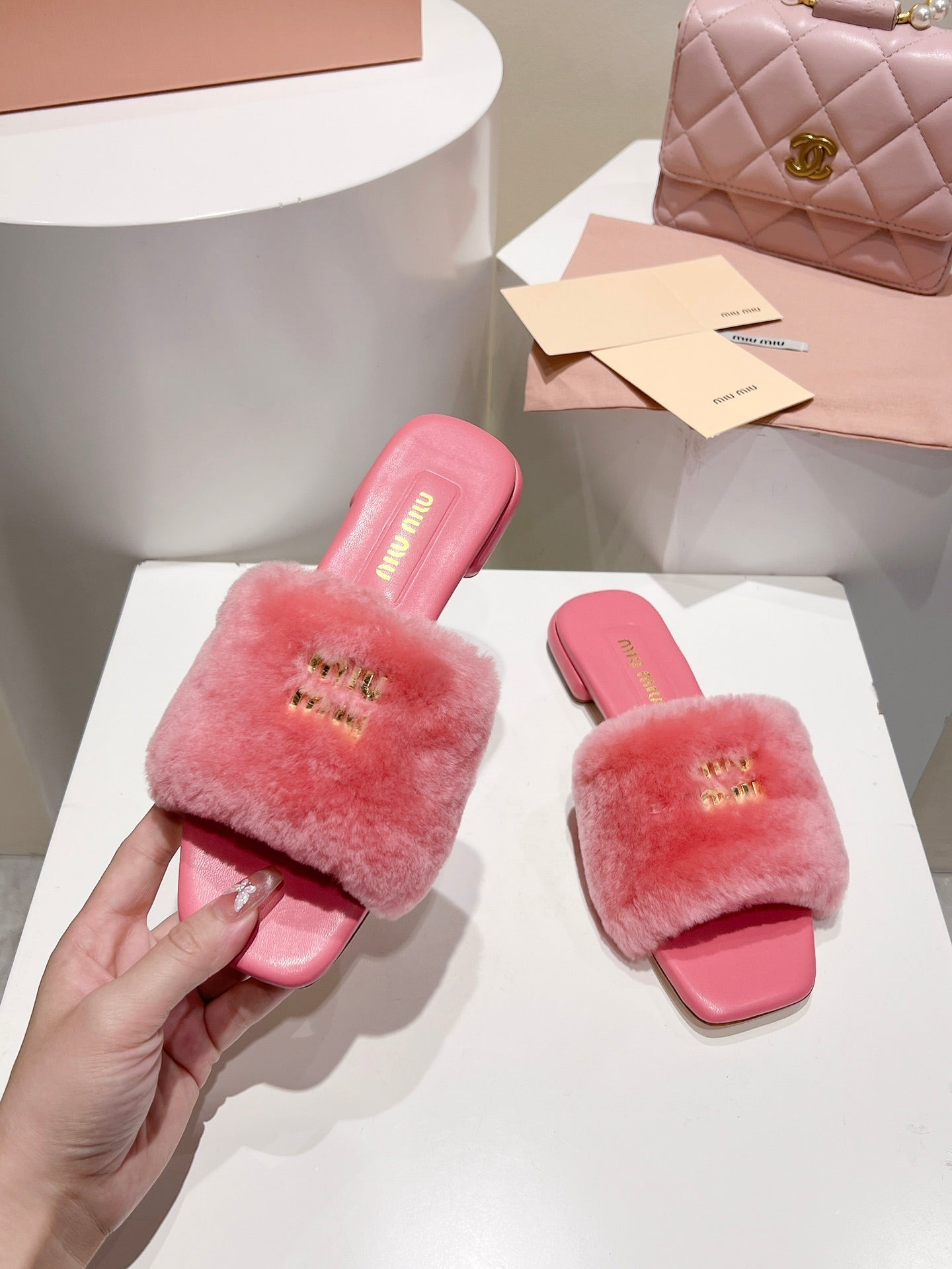 MIUMIU 26S SQUARE-TOE SANDALS IN PINK SHEARLING AND LEATHER