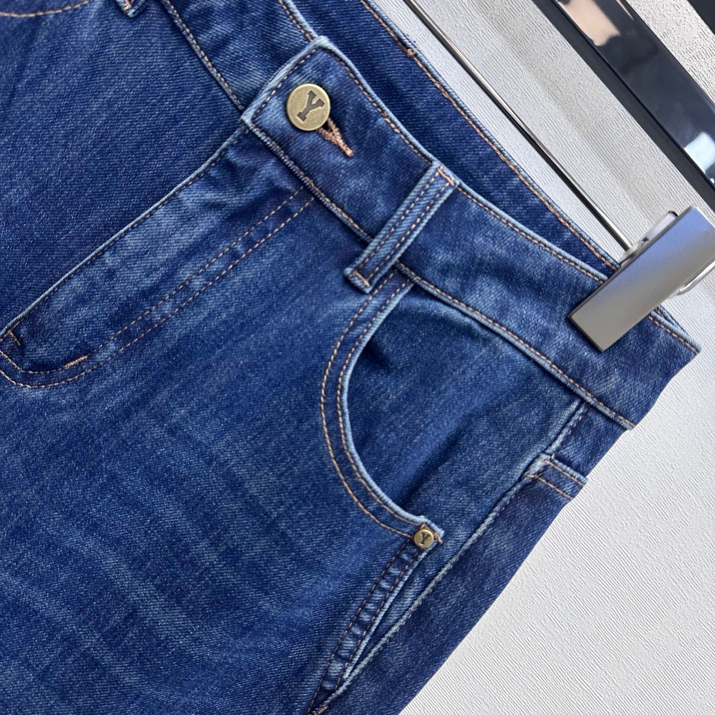 YSL 26S STRAIGHT-LEG JEANS 446