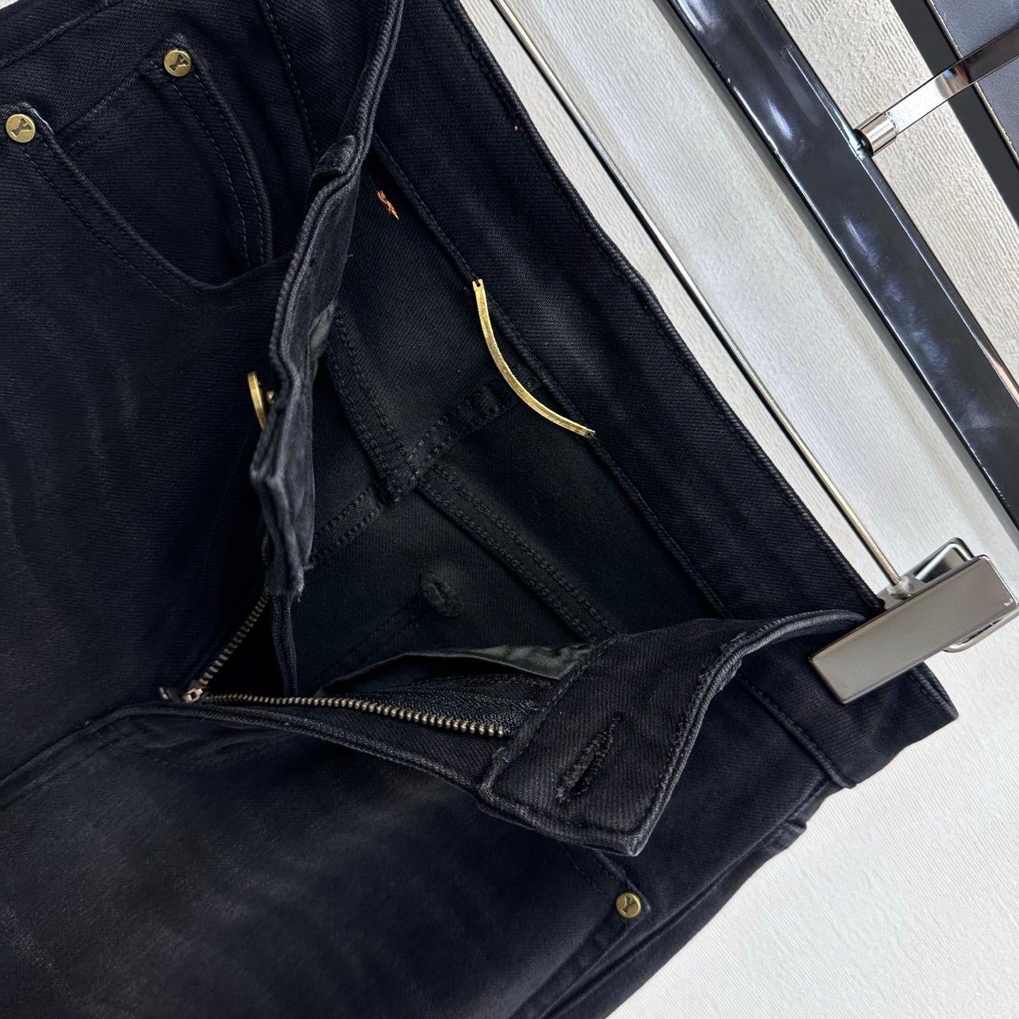 YSL 26S STRAIGHT-LEG JEANS 447