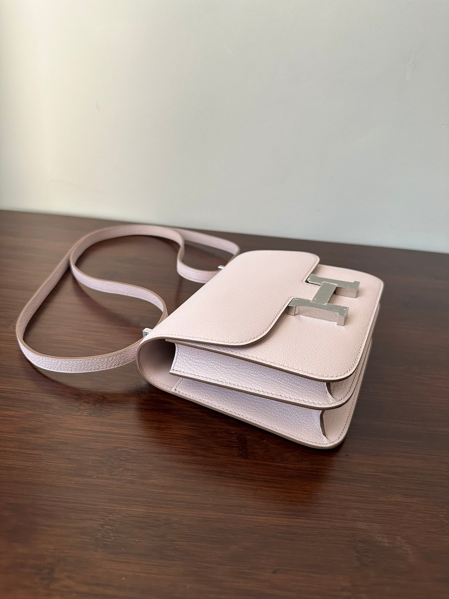 CONSTANCE 18 LIGHT PINK CHEVRE SILVER HARDWARE