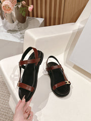MAUD SANDAL WITH TRIOMPHE IN RUST BROWN CALFSKIN