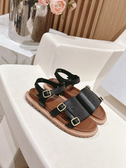 FLAT SANDALS IN BLACK TRIOMPHE EMBOSSED SMOOTH CALFSKIN