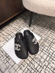 FLAT MULES IN BLACK CALFSKIN