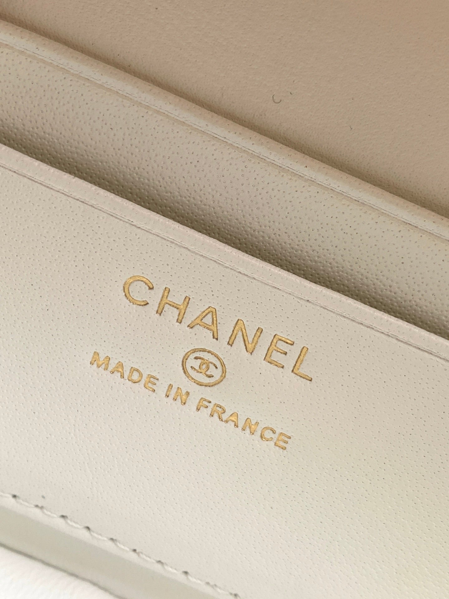 CHANEL 25S VANITY BAG 19.5 CM IN WHITE LAMBSKIN