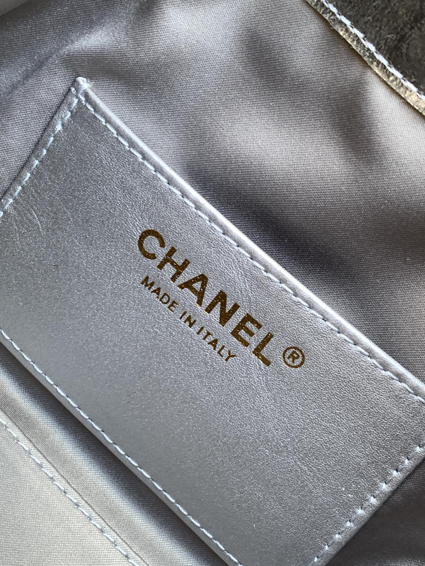 CHANEL 26S HOBO BAG 22 IN SILVER METALLIC CRINKLED CALFSKIN GOLD HARDWARE