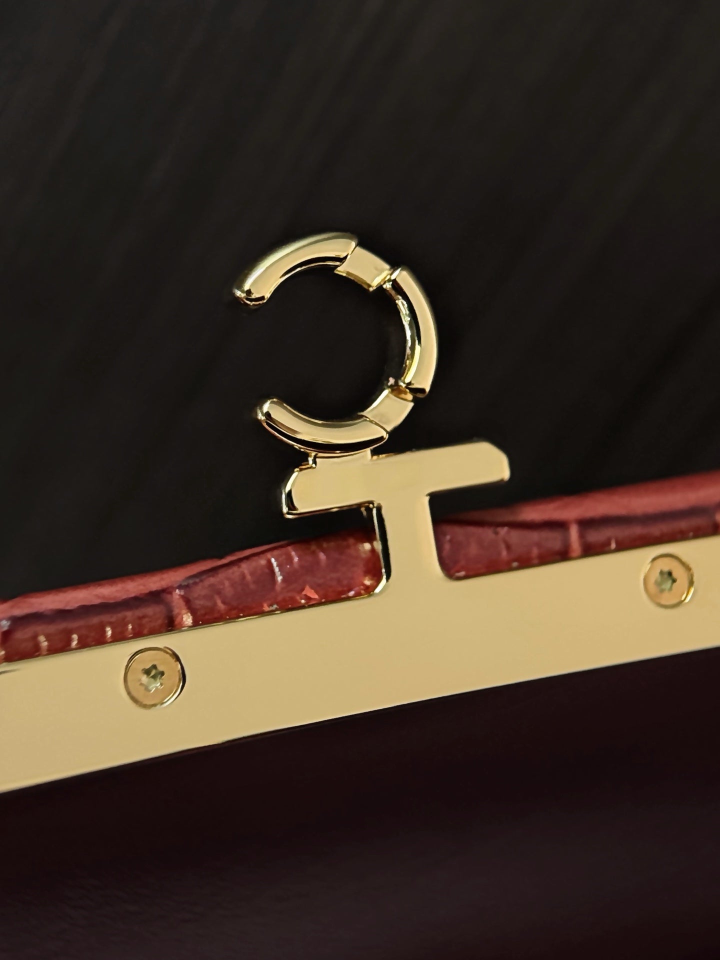 CHANEL 26S SHOULDER BAG 28 IN DARK RED CROC-EMBOSSED CALFSKIN