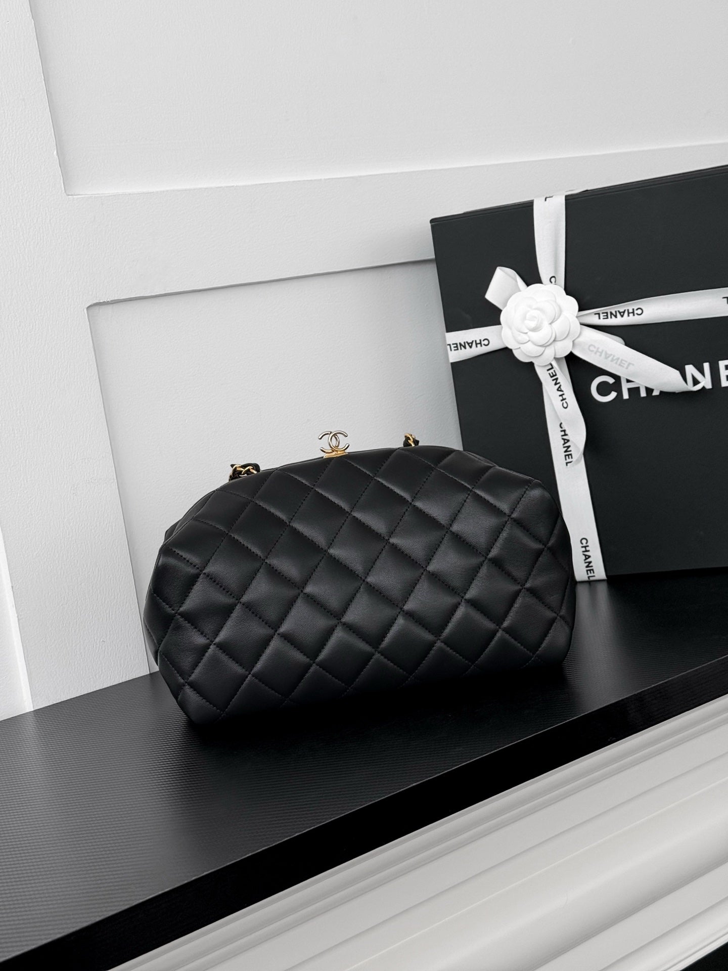 CHANEL 26S SHOULDER BAG 27 IN BLACK LAMBSKIN WITH CHAIN STRAP