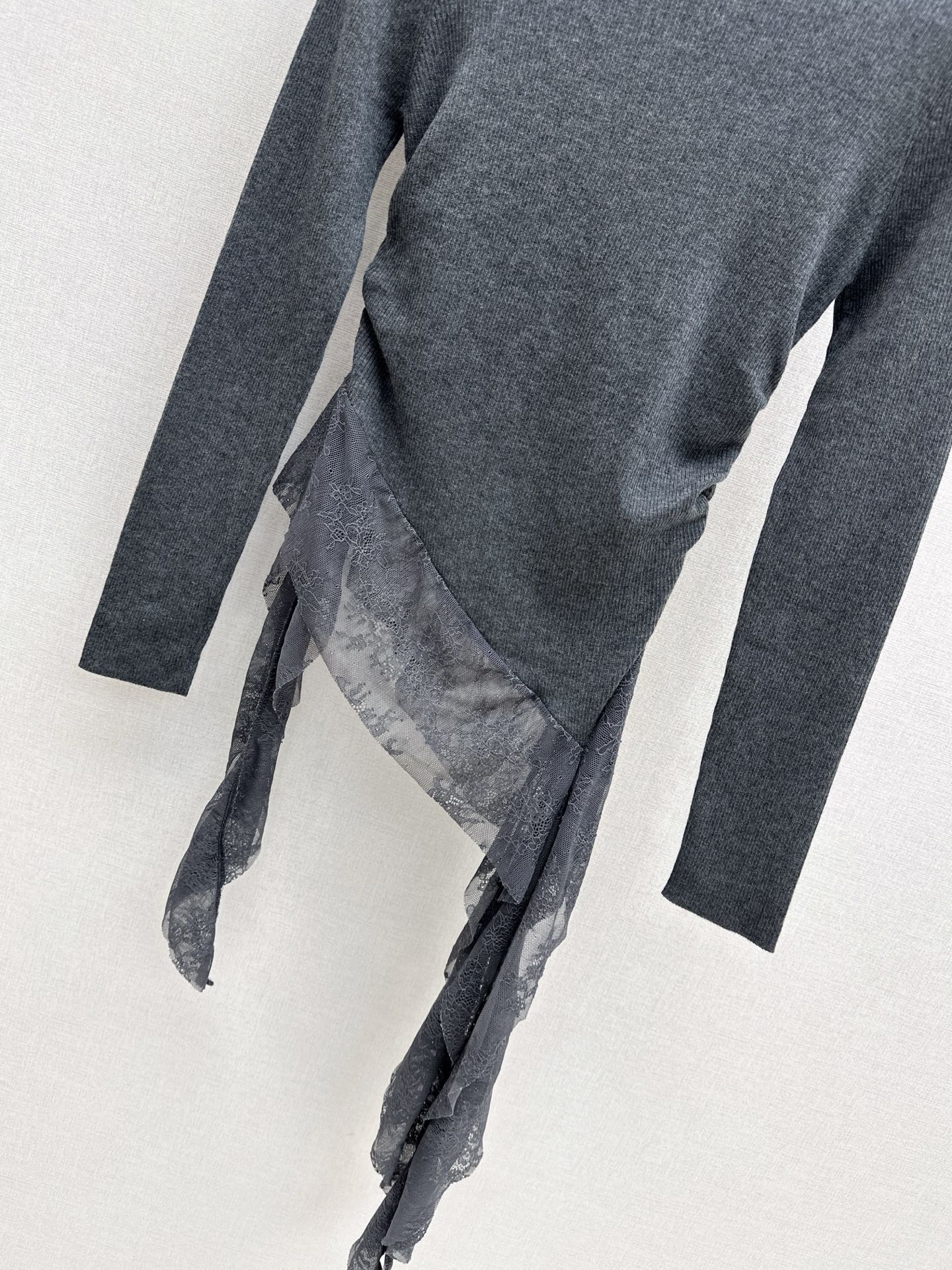 MIUMIU LONG-SLEEVE KNIT TOP STYLE 820