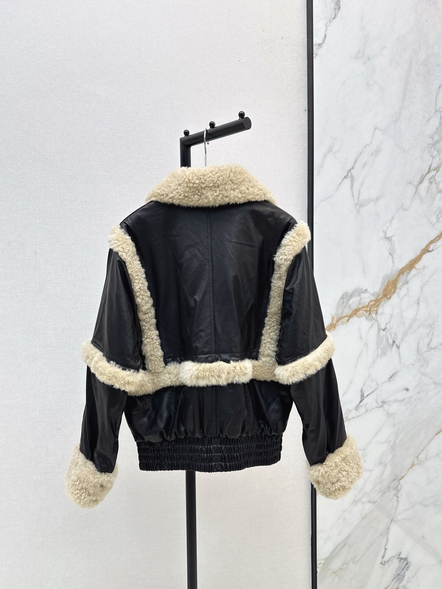 BURBERRY 25S BOMBER JACKET 070